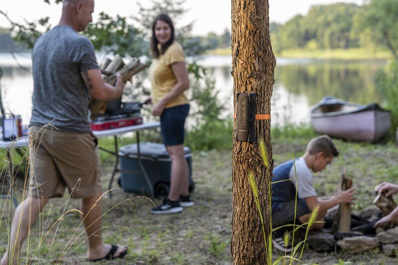 Altavoz bluetooth y cargador BUSHNELL Outdoorsman 19